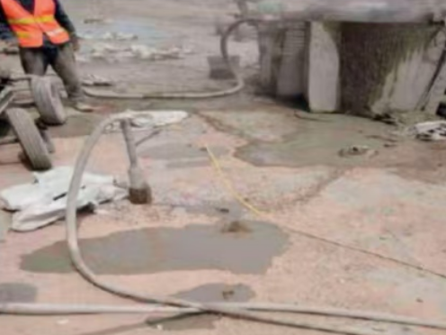 龙凤水泥混凝土路面板底注浆技术 路面脱空注浆整治方案