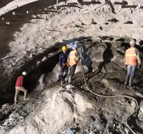 龙凤拱顶带模注浆料的施工流程及注意事项